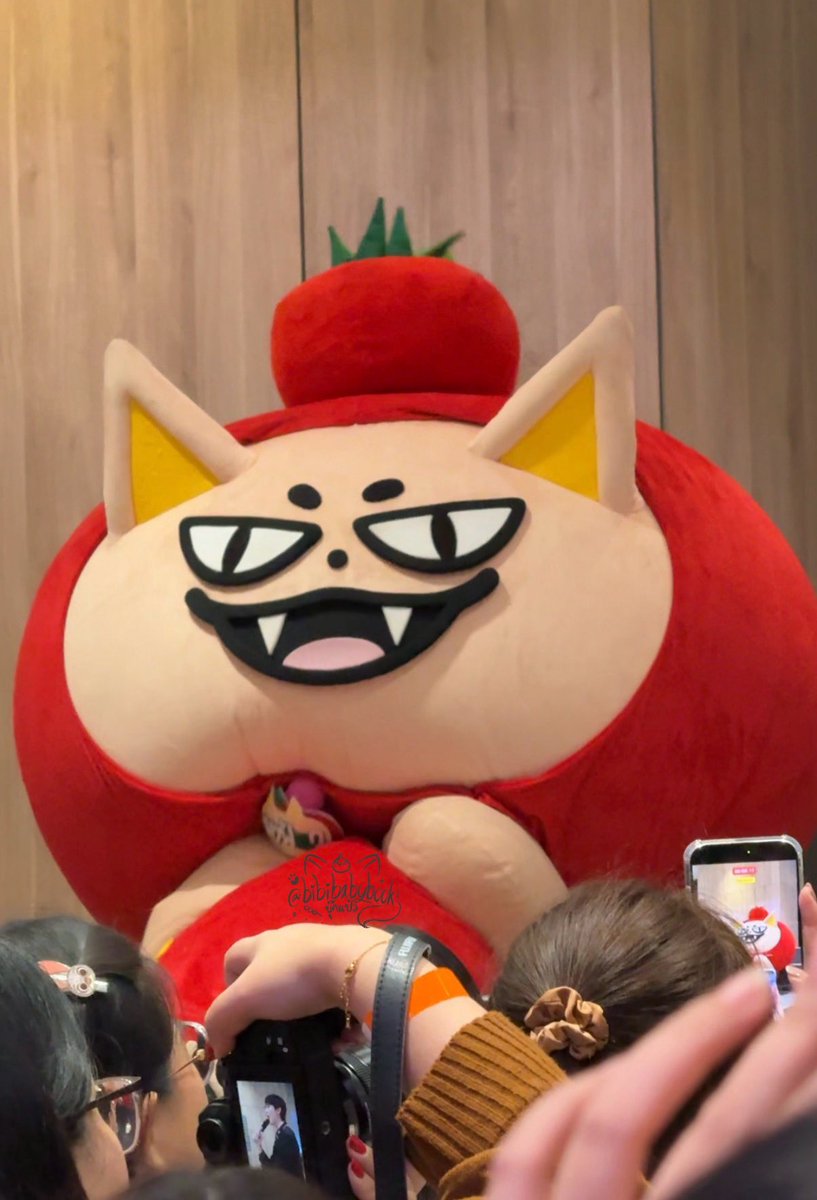 ที่แม่หมอดูดวงให้ฟ้อกคือแม่นมากนะ ปีนี้เป็นปีทองฟ้าเปิดคือเปิดจริง ๆ เพราะตั้งแต่ที่ฮีแฟ่บกลางอิมแพคคือมีงานเข้าไม่หยุดหลานยายเก่งมากตัวแค่นี้แต่หาเงินช่วยที่บ้านได้แล้ว🥹🫳🏻

#TOMAFOX