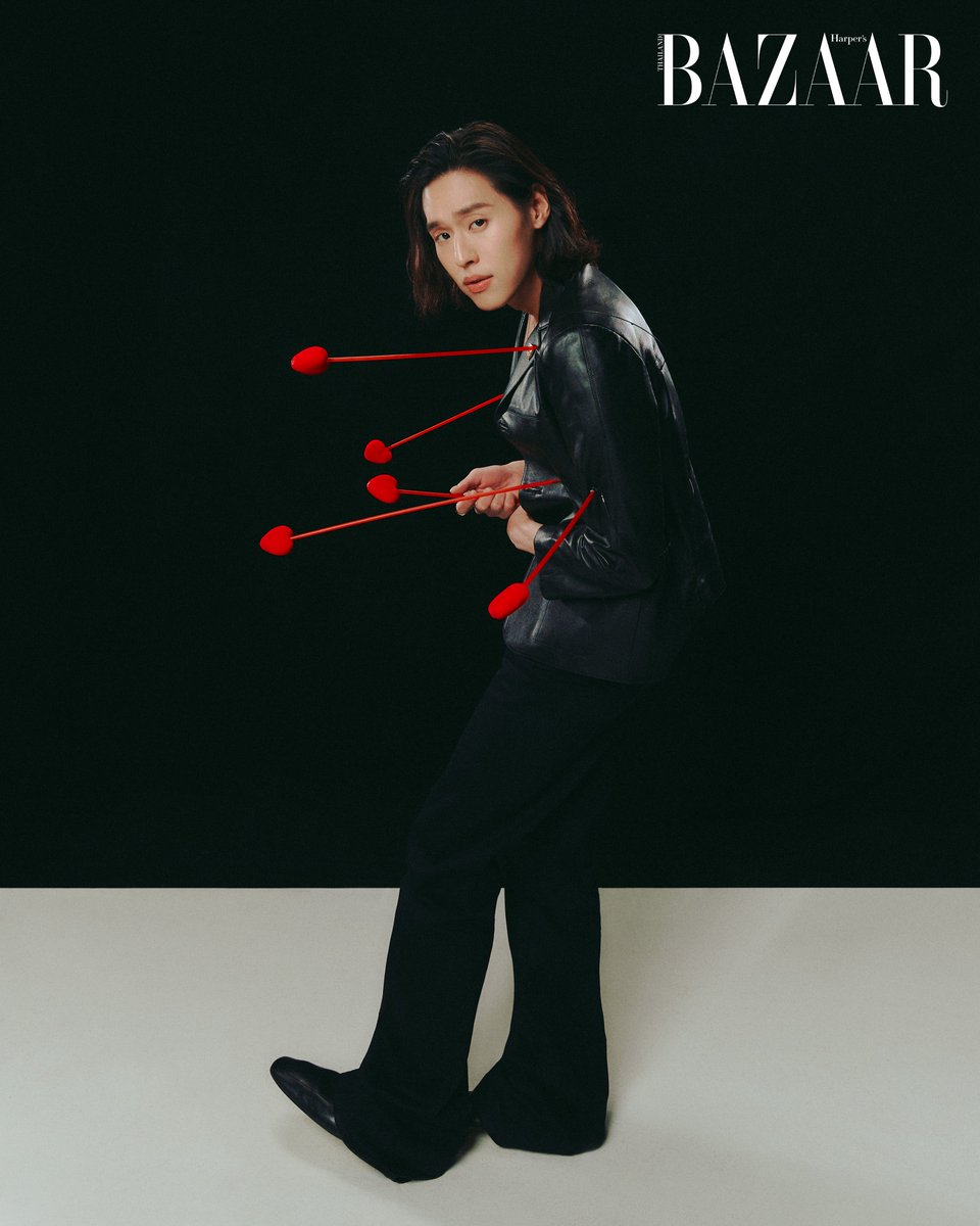 #BAZAARThecover ‘บิวกิ้น-พุฒิพงศ์’ และ ‘เจนเย่-เมธิกา’ บนปกฮาร์เปอร์ส บาซาร์ ฉบับเดือนกุมภาพันธ์ 2026  ที่ถ่ายทอดตัวตนและเสน่ห์ผ่านลุคจากคอลเลกชั่น Gucci: La Famiglia ผลงานของ Demna ผู้อำนวยการฝ่ายสร้างสรรค์ ของ Gucci 

#GucciLaFamiglia 
#BAZAARThailand #BillkinEntertainment