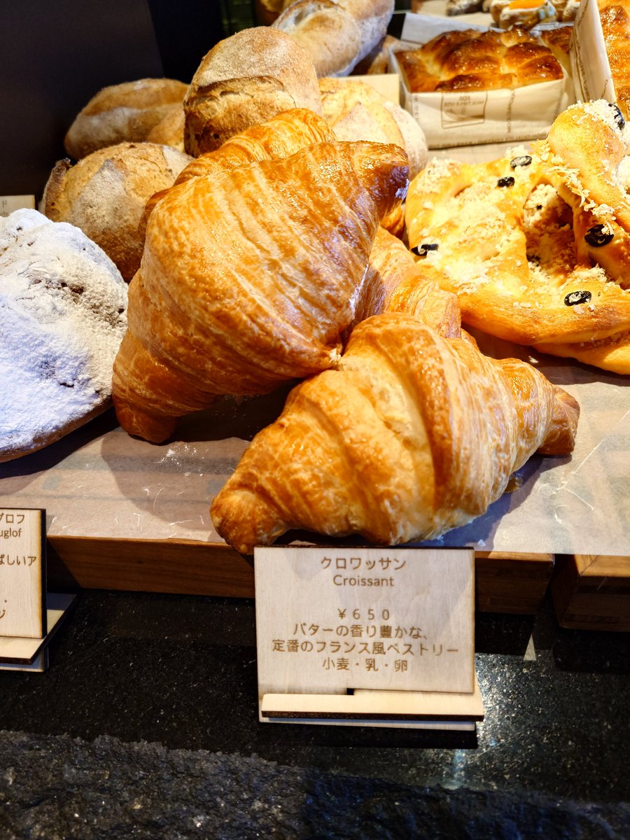 ooneko28's tweet image. アフタヌーンティーも食べたかったけどお腹パンパンだったので、P72でケーキとパンを買って帰る事にしました。帰って食べてみたらパンのクオリティが凄すぎた✨
超オススメです❤
 #P72 
 #パティーナ大阪 
 #テイクアウト