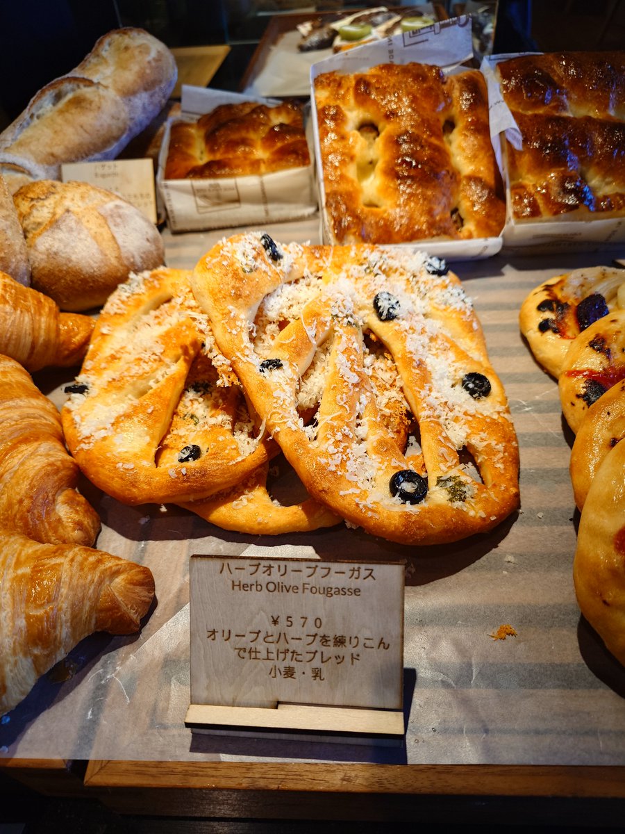 ooneko28's tweet image. アフタヌーンティーも食べたかったけどお腹パンパンだったので、P72でケーキとパンを買って帰る事にしました。帰って食べてみたらパンのクオリティが凄すぎた✨
超オススメです❤
 #P72 
 #パティーナ大阪 
 #テイクアウト