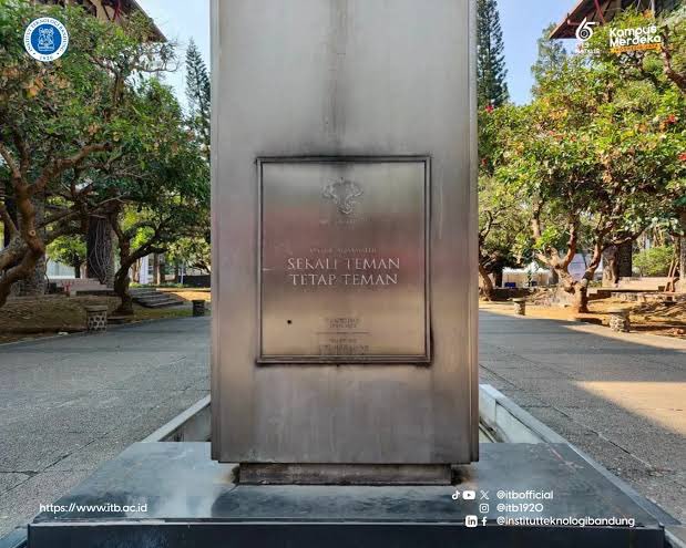 di itb aja ada tugunya