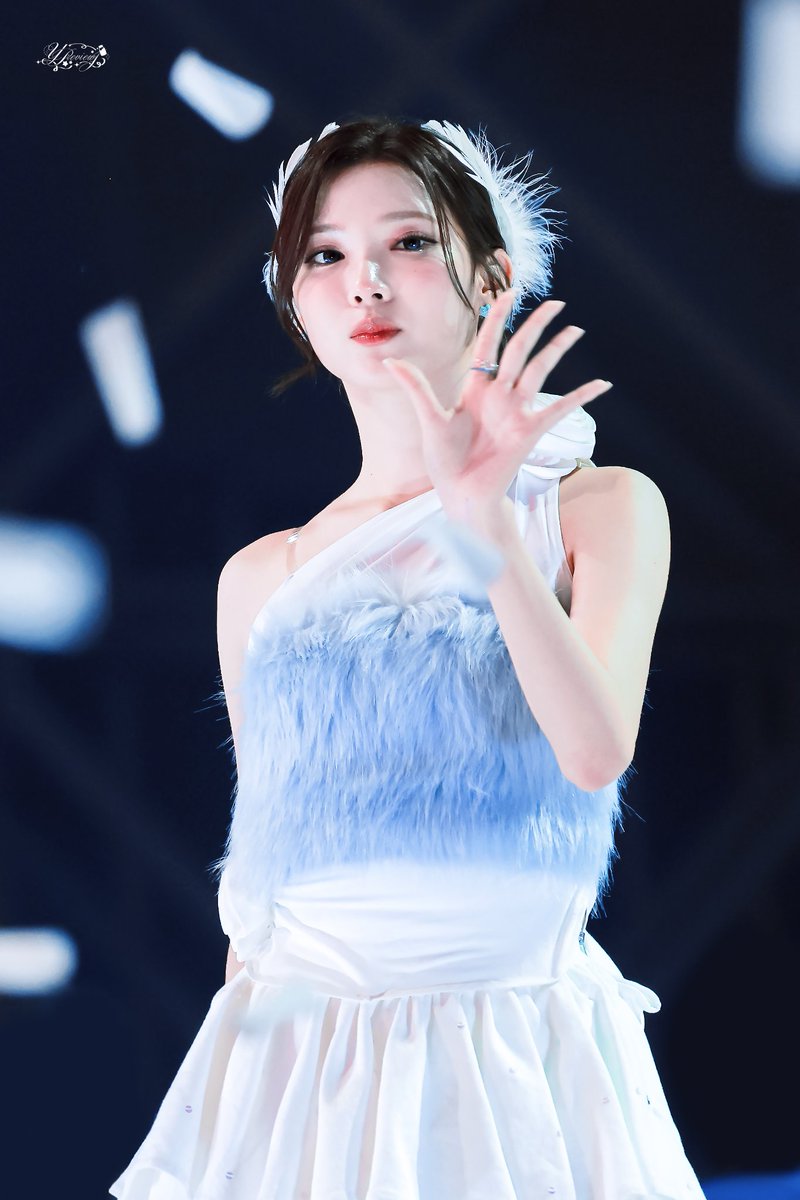 251220
#지우 #JIWOO #하츠투하츠 #Hearts2Hearts #H2H