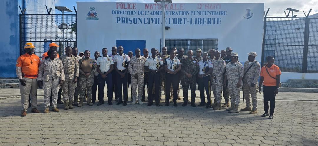 DGParaison's tweet photo. Map remèsye Wo Kòmandman an, Kòmandan #POLIFRONT lan, Direktè prizon Fò Libète a ki te dakò nou vizite prizon an epi pataje pwoblèm yo ak nou, ekip #OPC a pou transpò a, yo tout, ki te akonpaye m, madi 10/02/26, nan vizit sant fòmasyo inite espesyalize #PNH yo nan Fò Libète. https://t.co/cmT0ZLiOBN