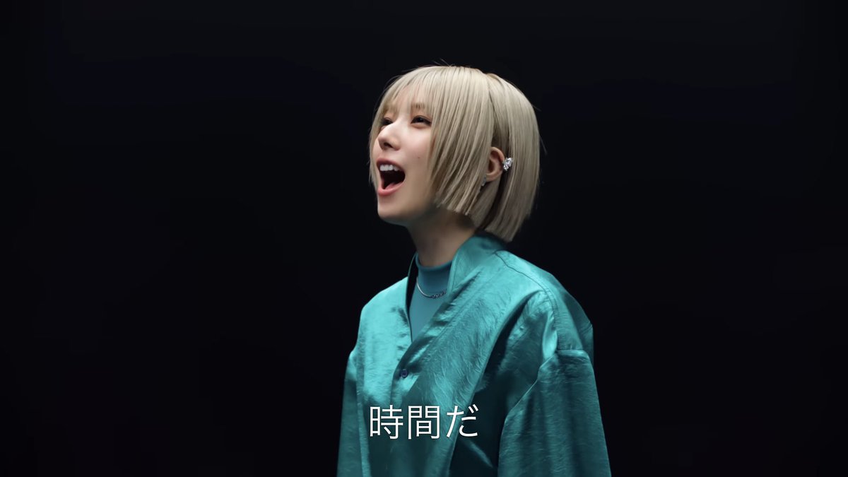 saka46_master's tweet photo. 最初はみんなの好きな色でペンラ光らせて…
夏鈴ちゃんの「時間だ♪」で一斉に「白」へ

櫻坂のペンライトならボタン１つで白にジャンプできるよ！曲途中での色変化、Buddiesも国立で新しい挑戦をやってみない？

#櫻坂46 #櫻坂46_TGUT 🌸 https://t.co/r3FraRa1FM