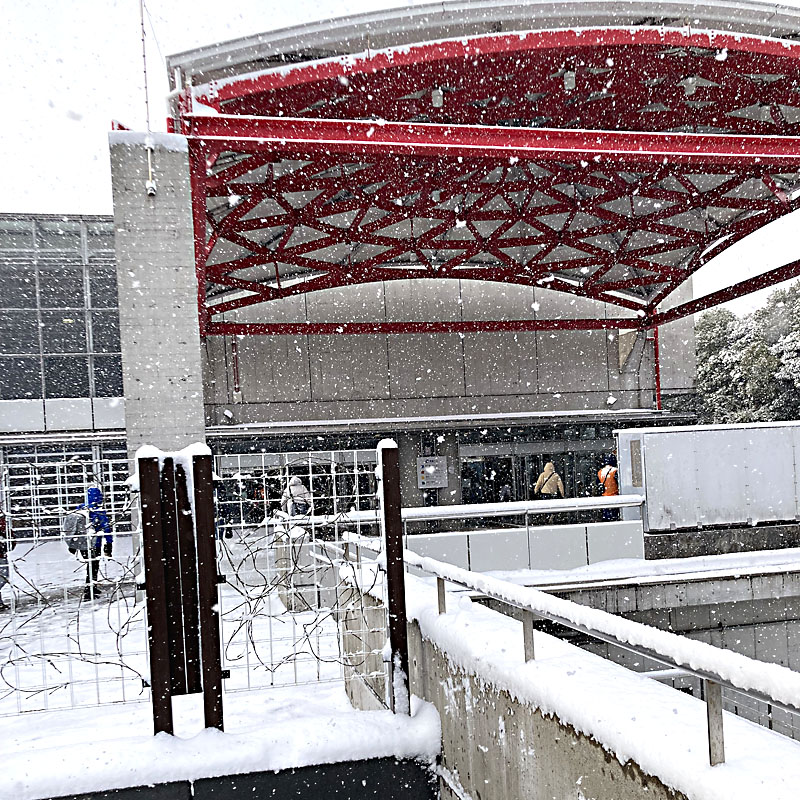 ①
相変わらず偏ってると思いますが、レポートです。
しっかし当日は寒かったスね～。にもかかわらず
大入りではなかったか？と。

ディーラー並びに来場者の方々、お疲れ様でした。
半期に一度ですが皆さんとお会いできる機会は貴重、
英気を養うと共に意欲も補充されます

…という事でどんぞ！