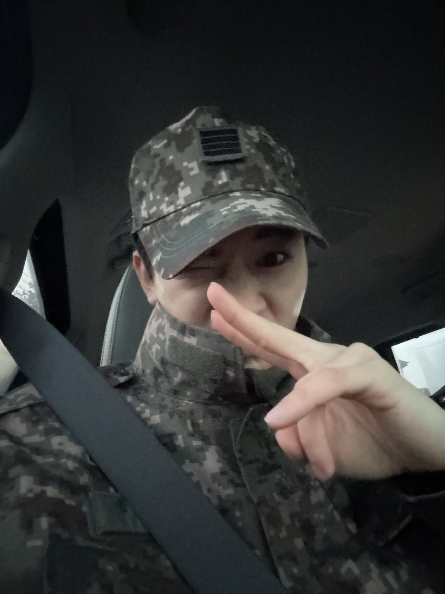 ซงยุนฮยอง iKON ปลดประจำการวันนี้ (12 ก.พ.)

จากการปลดประจำการในครั้งนี้ทำให้ซงยุนฮยองกลายเป็นเมมเบอร์คนที่ 4 ของวง iKON ที่เสร็จสิ้นภารกิจรับใช้ชาติ

หลังจากการปลดประจำการยุนฮยองมีแผนที่จะมุ่งมั่นกับการทำงานเพลงและกิจกรรมต่างๆ ของวง iKON ต่อไปในอนาคต❤️‍🔥

🔗 m.entertain.naver.com/home/article/4…