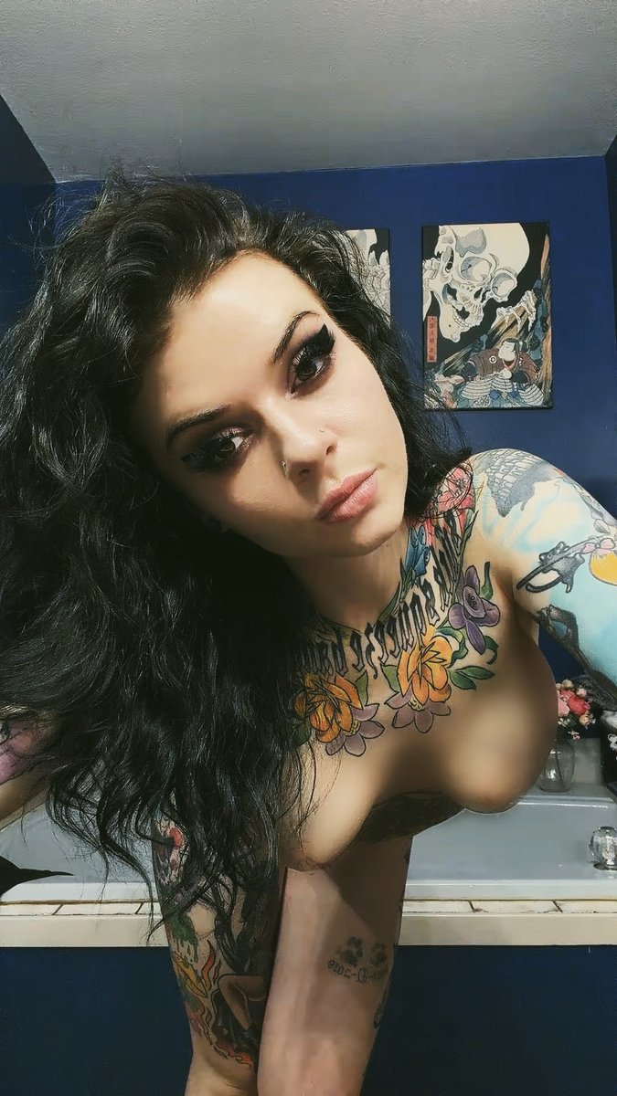 🥵🥵 if this hits 2k RT I’ll post the uncensored one 😘😘