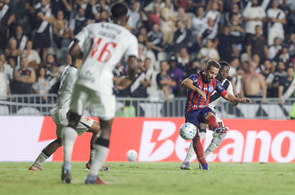 VASCO 0x1 BAHIA: O Bahia venceu outra fora de casa na Série A apresentando mais uma vez aspectos de competitividade que não se destacavam em 2025: concentração 90 minutos, força nos duelos individuais e uma certa "malícia" para pegar atalhos (muitos reprováveis) que praticamente