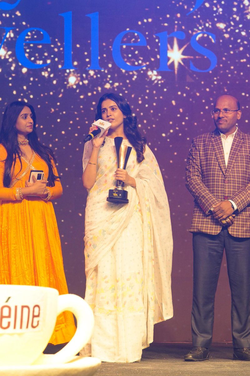 ThanujaP123's tweet photo. People often say behind every successful man there is a woman, and behind every successful woman there is a man or family. But when it comes to me, I can proudly and happily say, behind every success of mine stands my audience, my fans. My loves, my strength comes from them. Without you all, I am nothing.

Thank you so much for this beautiful award, Ultimate Reality Star. I truly dedicate this award to my fans.
#Thanuja #ThanujaPuttaswamy
