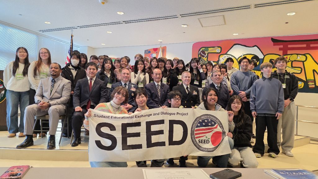 MisawaCityMayor's tweet photo. 2月8日、#外務省 と #米国防省教育部(#DoDEA)共催による日米交流プロジェクト #SEED が #米軍三沢基地 内で開催されました。
「仲間と友好」をテーマに、アメリカンスクールと地元生徒がグループワークなどを通じ、言葉の壁を越えて交流し、真の相互理解へつながる貴重な機会となりました。
#三沢市 https://t.co/HC5SZlxrD1