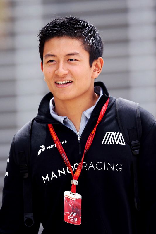 physcedes's tweet image. korea korea pembalap lu belum pernah nembus F1 aja udah kalah ama king indo, lemme present RIO HARYANTO
