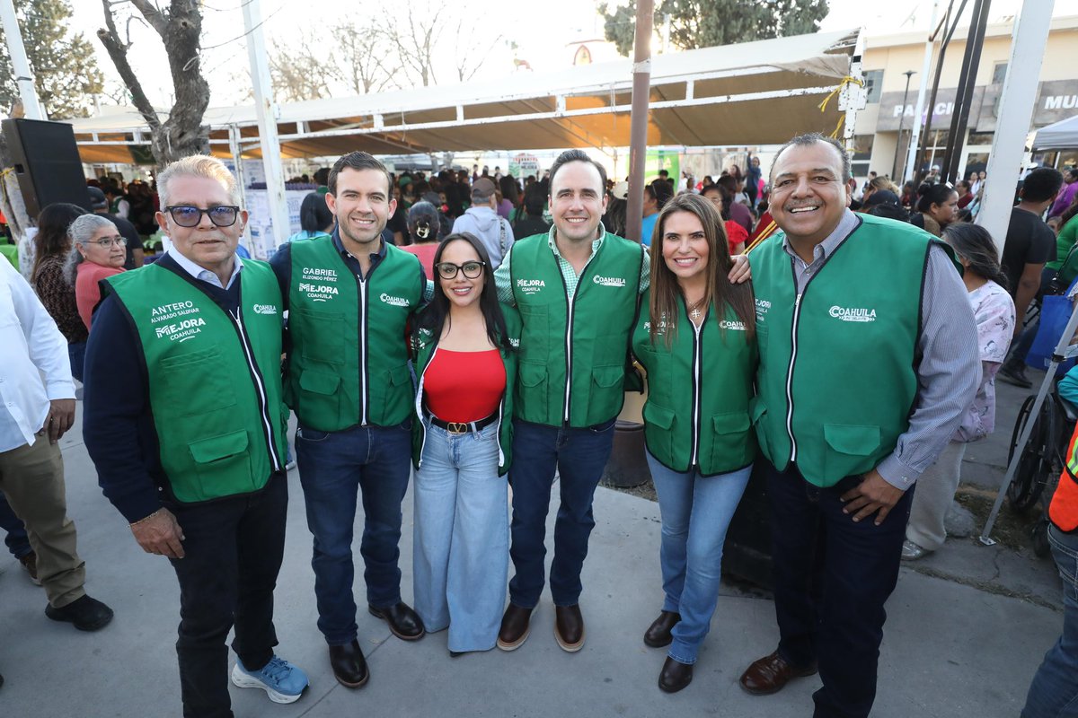 manolojim's tweet photo. Cerramos el día visitando junto con nuestro gran equipo @MejoraCoahuila uno de nuestros mercaditos en el municipio de Nava. Como desde hace 20 años, seguimos trabajando cerca y apoyando a nuestra gente de las colonias, barrios y ejidos. 🤠💪🏼 #CoahuilaPaDelante https://t.co/I2gtWxTcGP