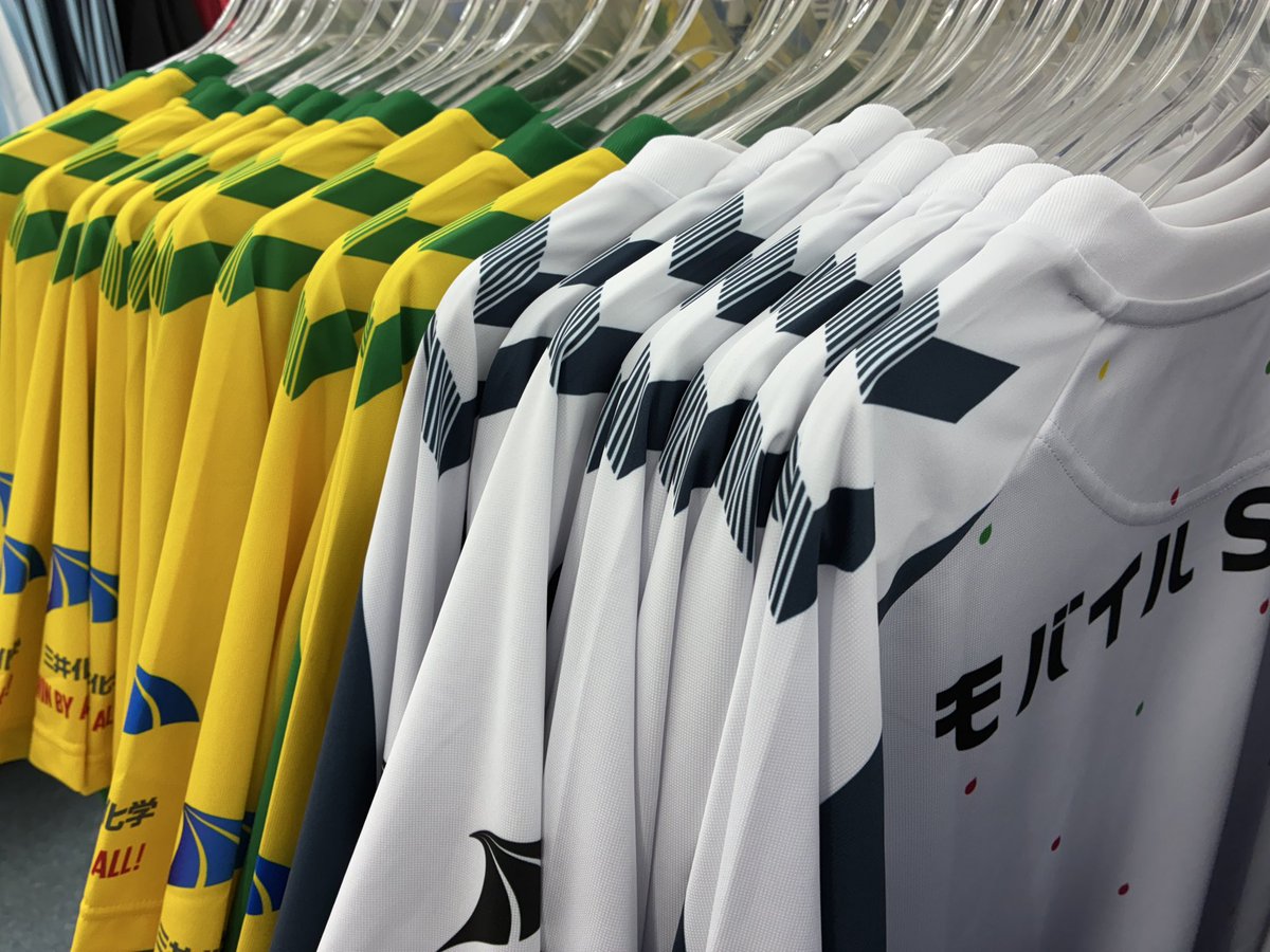 t_chiba_fb's tweet image. ~本日発売‼️~
ジェフユナイテッド市原・千葉
2026特別シーズン「明治安田Jリーグ百年構想リーグ」
ファーストユニフォーム‼️
セカンドユニフォーム‼️

数量限定、サイズに限りがあります。
電話予約不可
お取り置き不可
上記の内容ご了承ください。
#JEF
#ジェフ千葉
#ときわスポーツ千葉
#hummel