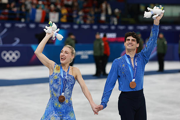 dysfashional's tweet photo. Spot on Van Gogh design concept sans cos play corny NAILED IT for Piper Gilles and Paul Poirier @Olympics @NBCOlympics OMG weeping after that insanely gorgeous skate performance! @Canada #OlympicsFigureSkating #FreeDance https://t.co/C2FhjD8dyl