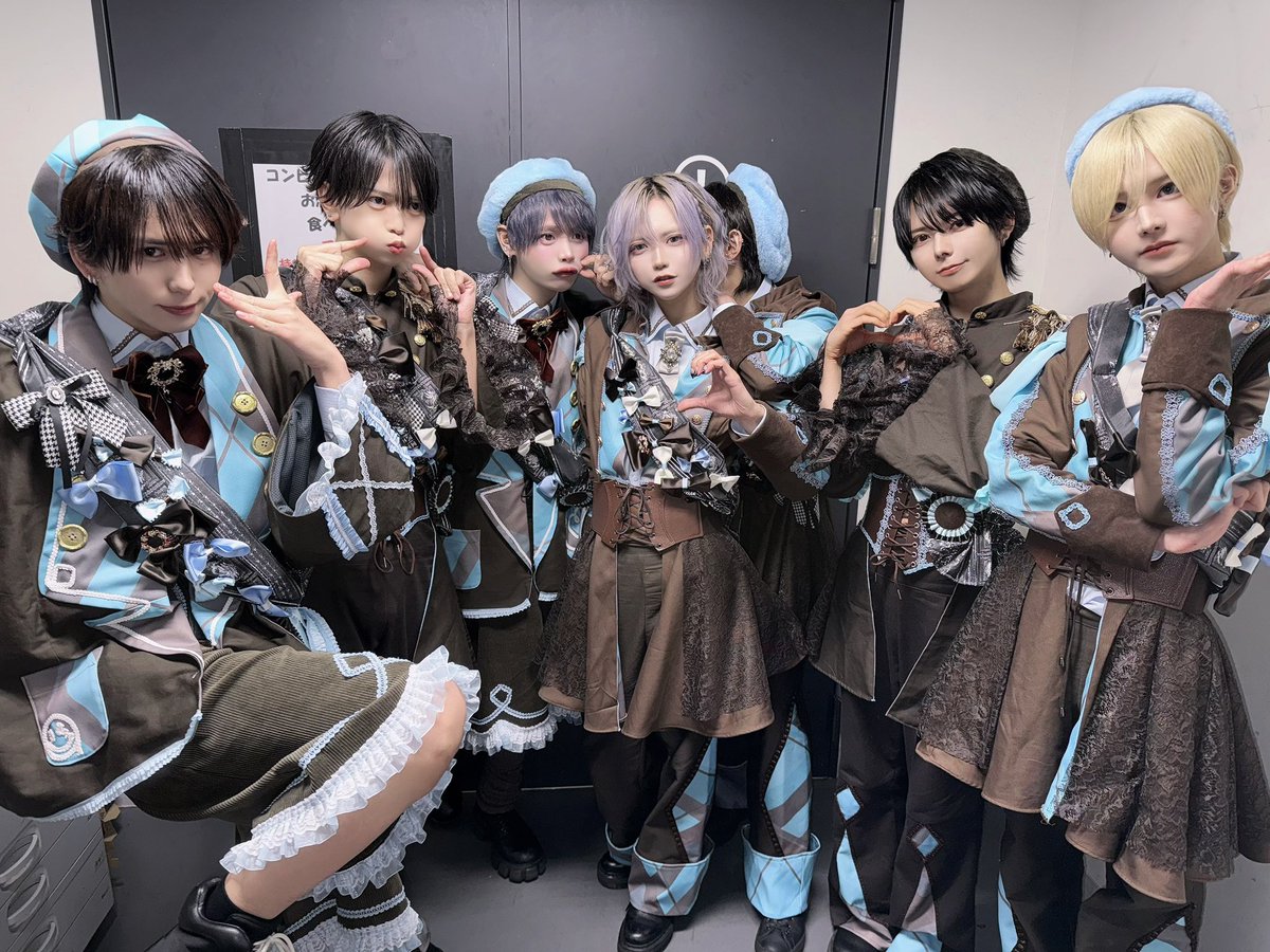 ruph4_official's tweet photo. ▷せーぶぽいんと @svpt_official 
チョコミント衣装製作させていただきました🩵🤎

タスキにいっぱいリボンをつけてギフトラッピングみたいにしたり、同系色のレースやブレードを沢山使ってチョコの飾りみたいにしました🍫🫶🏻

スカートがきのこの山みたいで可愛いです https://t.co/Mf9dn33dUe