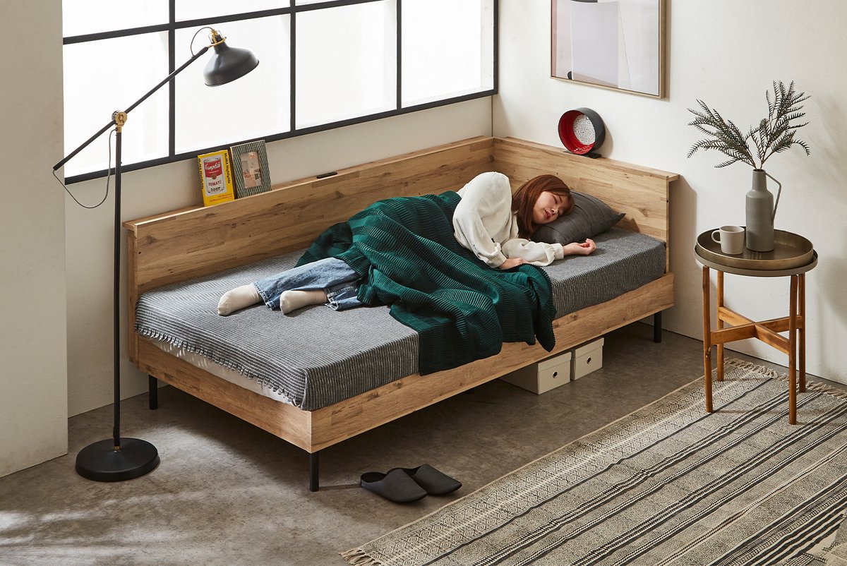 お部屋の角にピタッ ／ ・サイドとヘッドがくっついたL字のデザイン