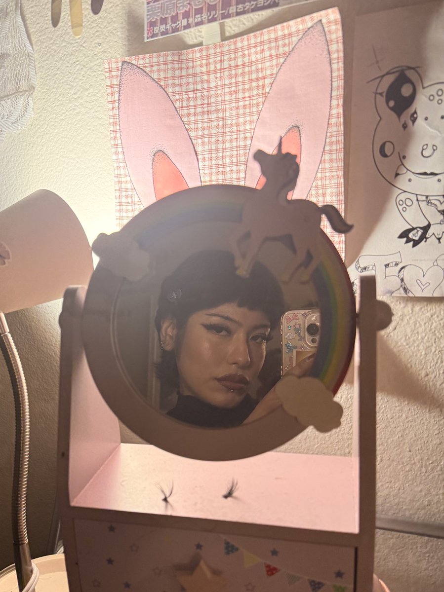 Doing my makeup in my fuck ass room