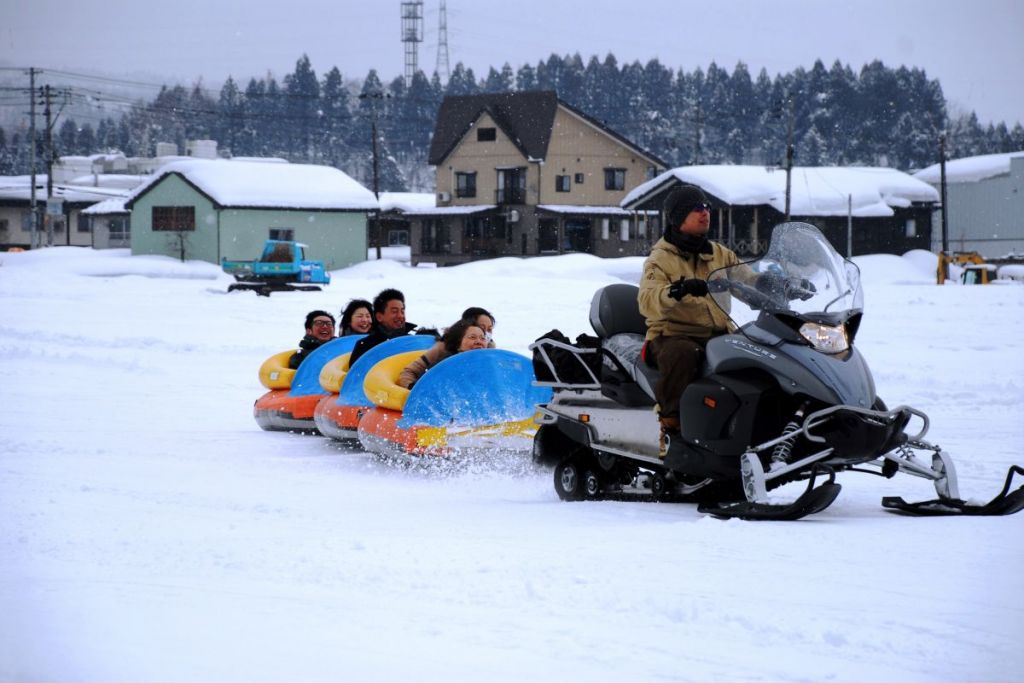 【おぢや風船一揆】2/21・2/22

真っ白な雪原に、色とりどりの熱気球が浮かぶ冬の風物詩🪂

2/21は、熱気球と花火が競演する幻想的な光のショーも開催されます✨

今年は第50回開催記念としてランタンリリースも🕯
ぜひお越しください☺️

👉 niigata-kankou.or.jp/event/2025