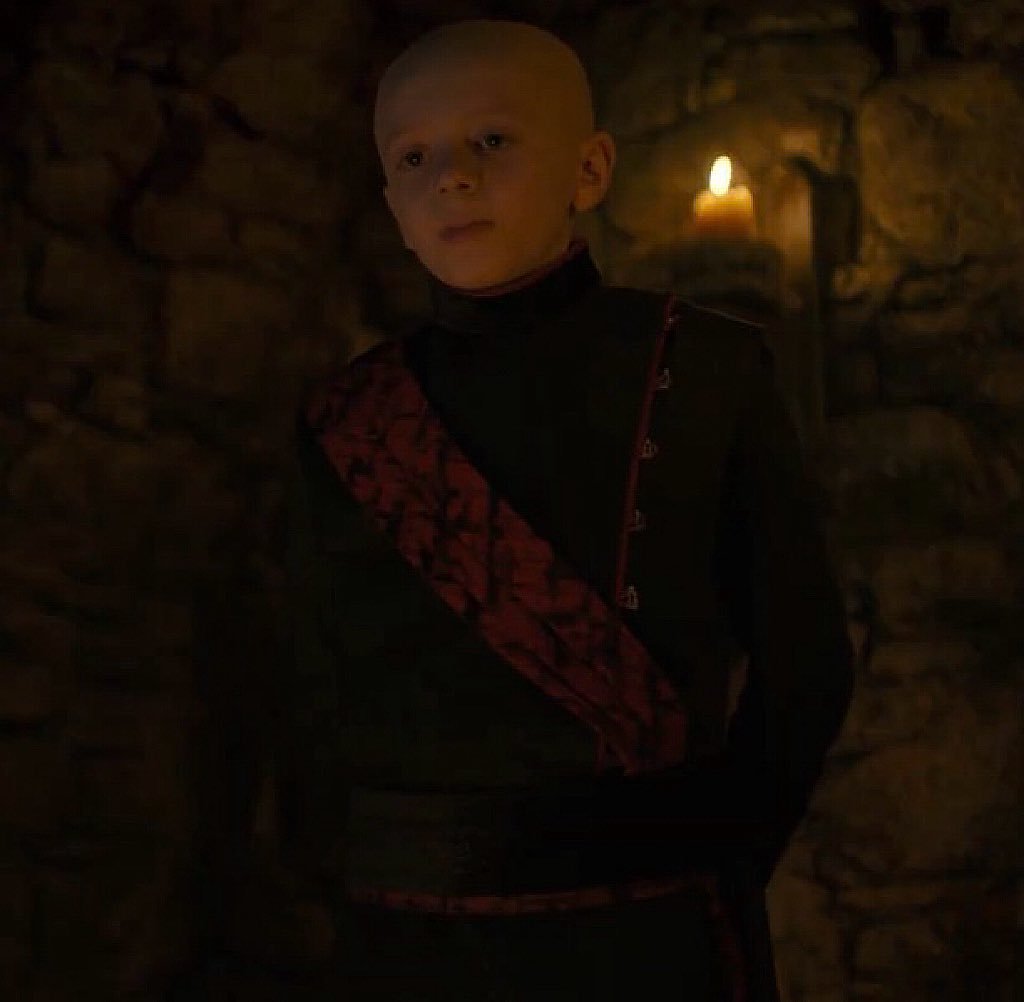 owlyonnaire's tweet photo. #AKnightOfTheSevenKingdoms #AKOTSK #GameOfThrones EGG > Dexter Sol Ansell/Connor Storrie https://t.co/TBdN0iO3x5