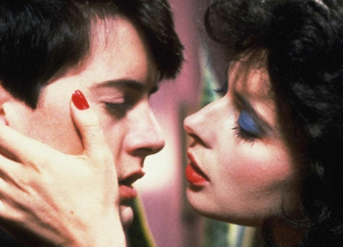 dandysm0tt's tweet photo. Does anybody know where to find this shade of David Lynch red https://t.co/PGH7yspjpq