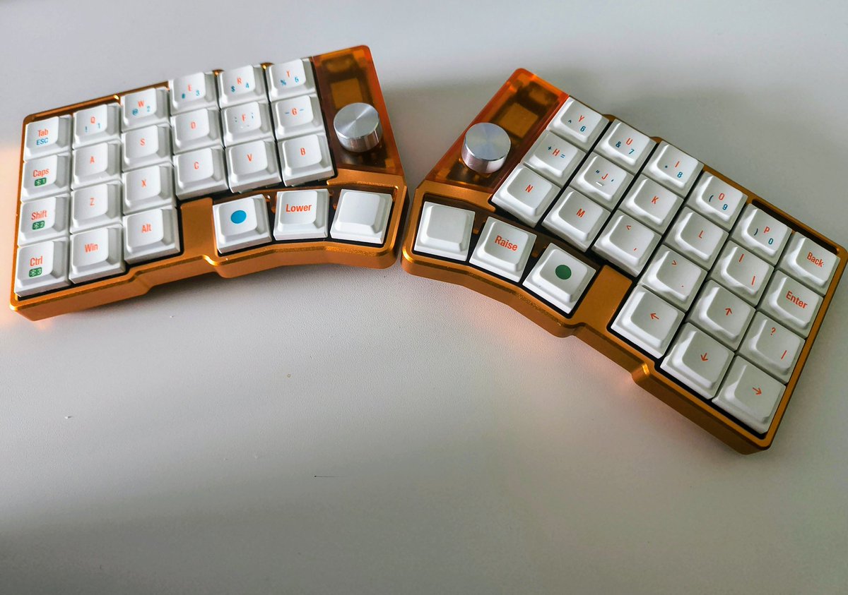 へりかる tweet media