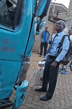 Stand your ground when right! 
Allsops Nairobi, a man stood his ground against <a href="/Ma3Route/">Ma3Route</a> KCA 527T from Wazito Sacco which was driven on pedestrian space to skip traffic. Not even the driver and conductor threats scared him! #Brekko Should <a href="/ntsa_kenya/">NTSA KENYA</a> suspend the driver's license?