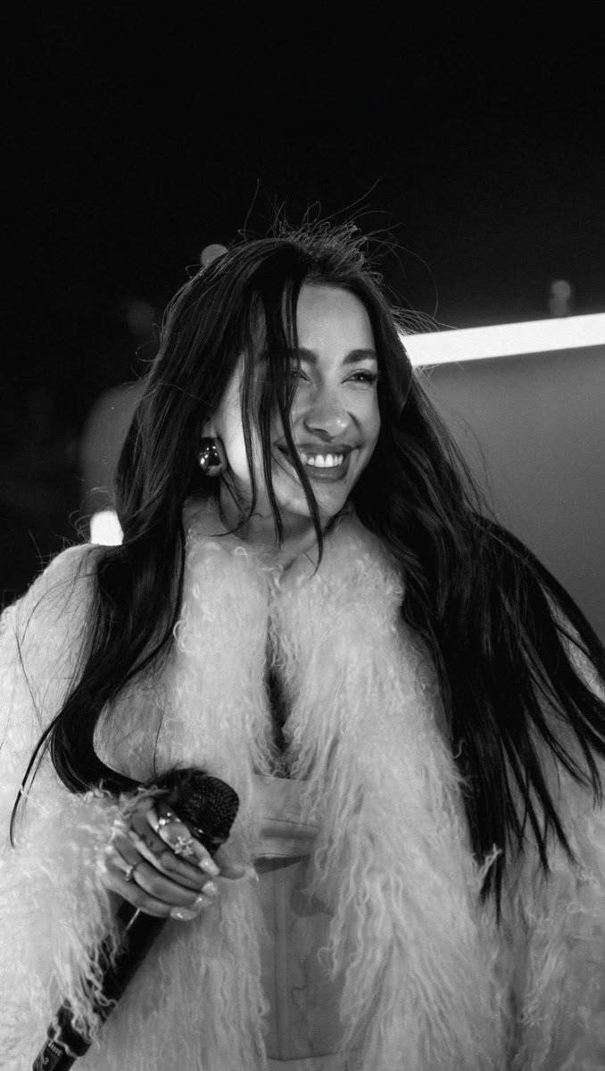 ladybcrra's tweet photo. feliz cumpleaños a ella que me salva todos los días hace mucho,mucho tiempo,te amo con toda mi alma maria🤍 https://t.co/nsBIgNWNga