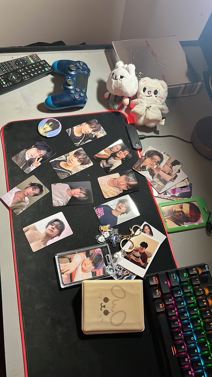 hlsxstm's tweet photo. yo nunca creí llegar a esto… (adivinen mi bias y grupo fav) https://t.co/9mNHiP2dS6