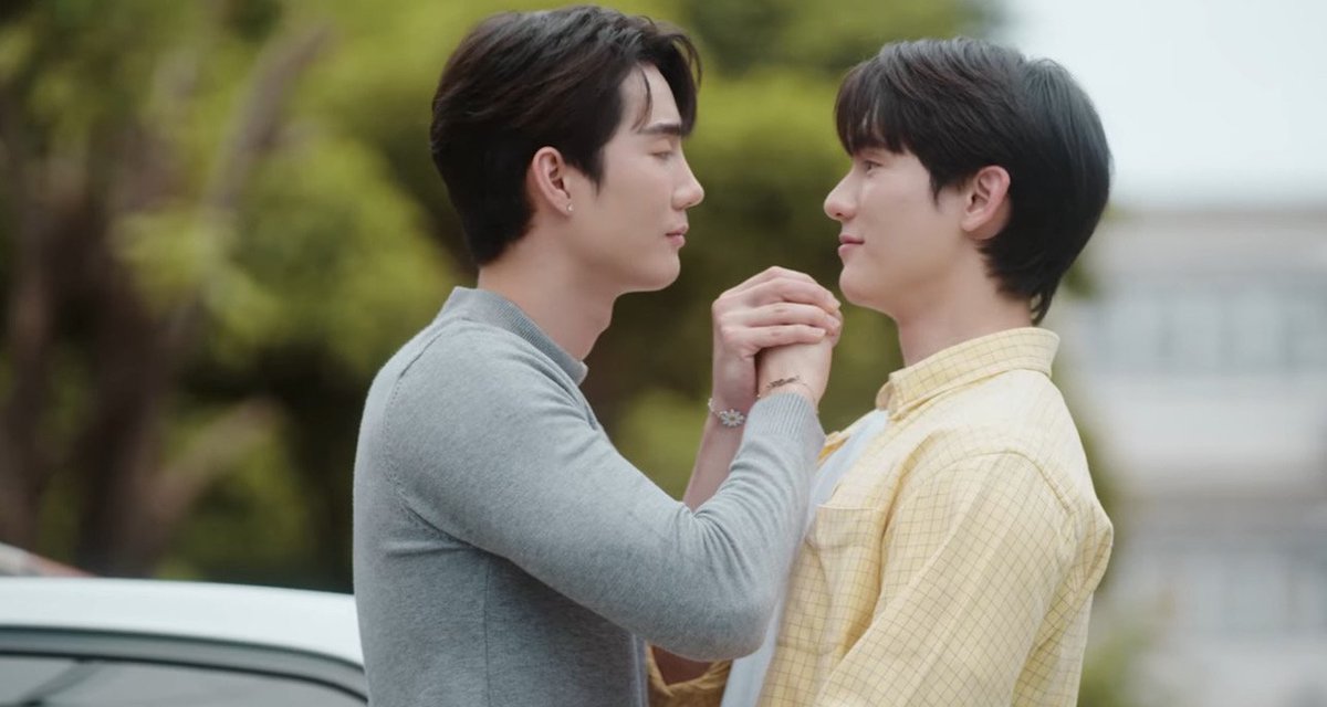 “ฟอส-บุ๊ค” หวานทิ้งท้ายซีรีส์ “ความลับในบทเพลงที่บรรเลงไม่รู้จบ Melody of Secrets”
13 กุมภาพันธ์นี้ ทางช่อง ONE31

 #ForceBook #MelodyOfSecrets

“ต้นธาร” (บุ๊ค-กษิดิ์เดช) ใช้ชีวิตอย่างคนไม่กล้ามีความสุข โดยคิดแค่ต้องชดใช้ให้ “บทเพลง” (มาร์ค-จิรันธนิน) และ “ทันพบ” (จูเนียร์-ปณชัย)