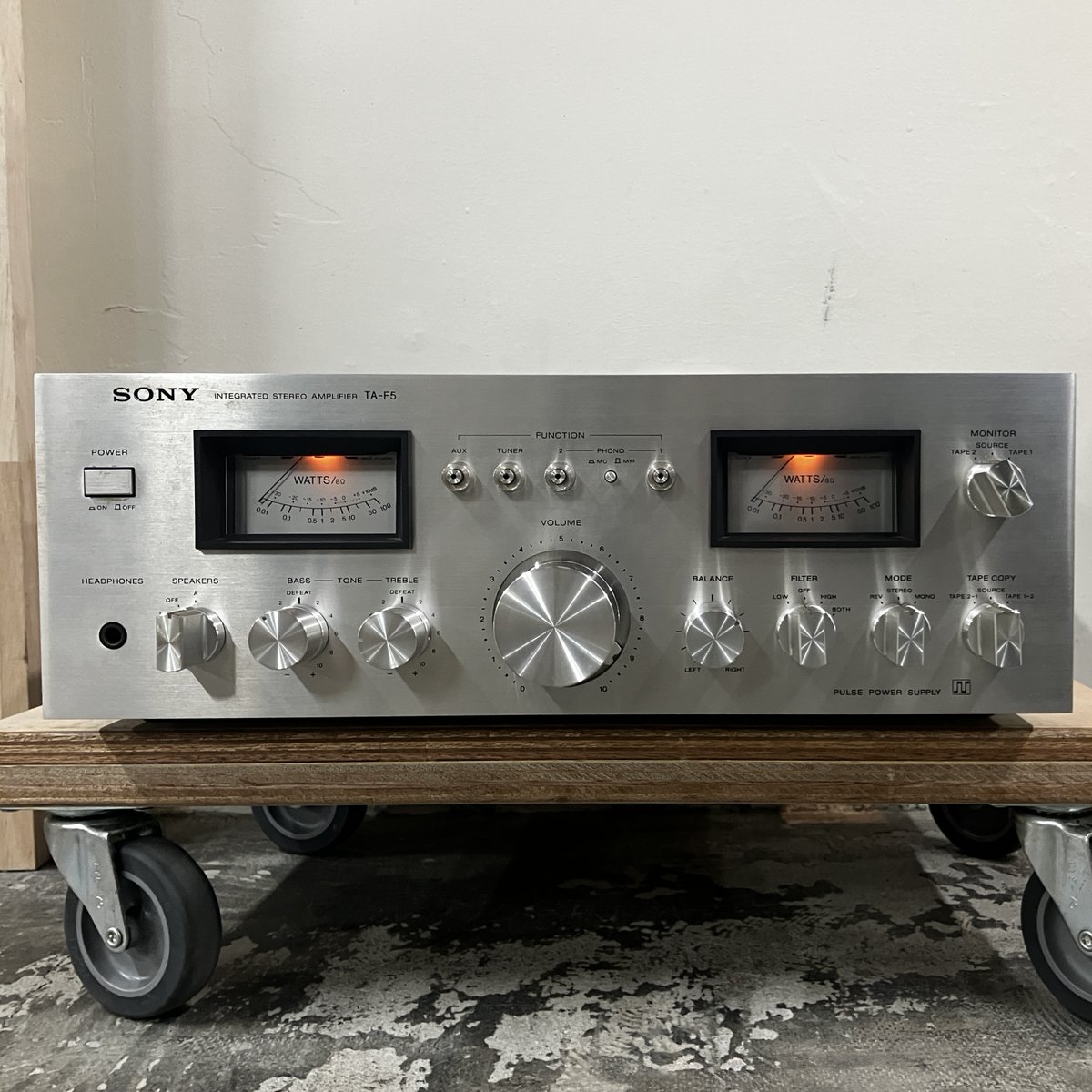 新入荷情報】 1977年発売のプリメインアンプ