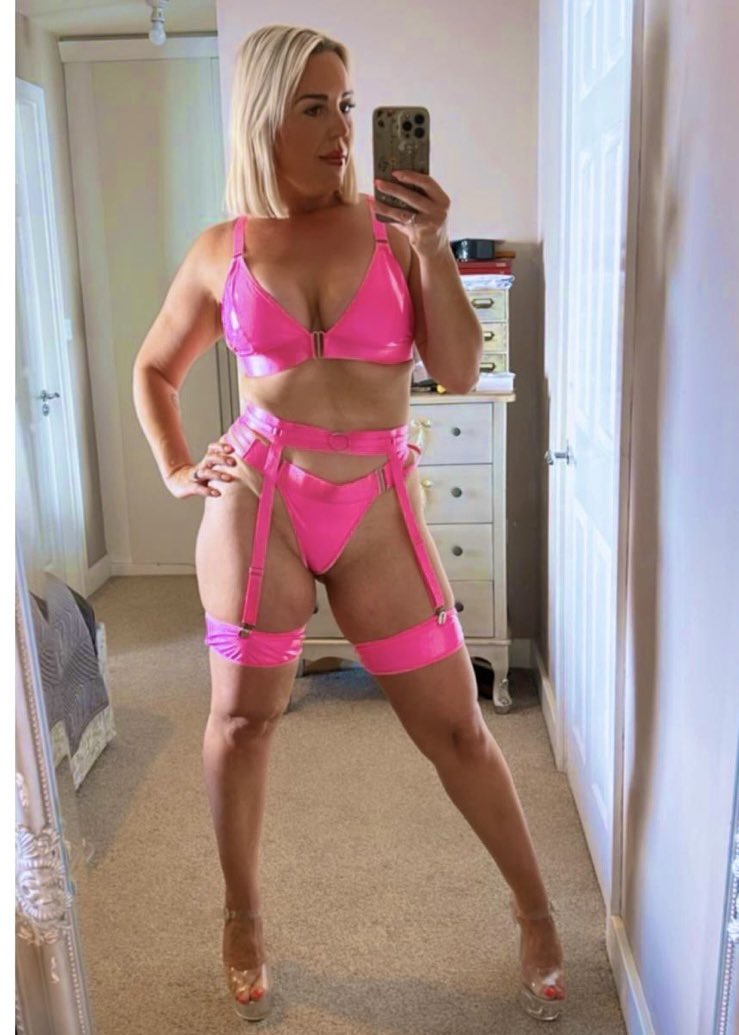 •° ★ 🤍 THONG  THURSDAY 🤍 ★ °•

❤️ Please Quote RT Your Submission ❤️

°• ♻️ Repost ❤️ Like  ✅ Follow •°

° 🤍 FEATURING <a href="/SarahSpeedwell/">Miss Sarah Speedwell Official</a> 🤍 °

•° ★ ★ COMPETITION WINNER ★ ★ °•