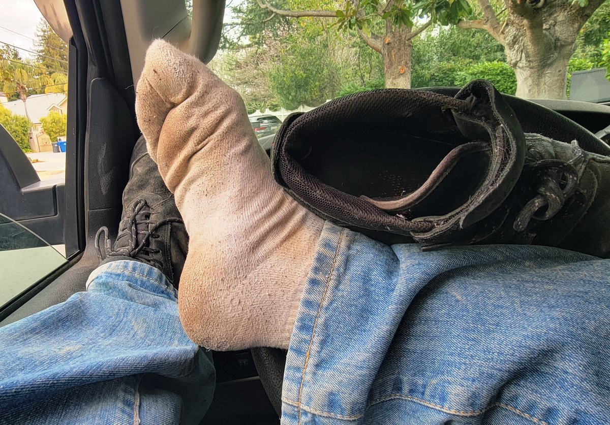 GoFootHubb's tweet photo. You know he’s got stinky feet when his shoes look like this: 😈 https://t.co/KiyEczu1yB