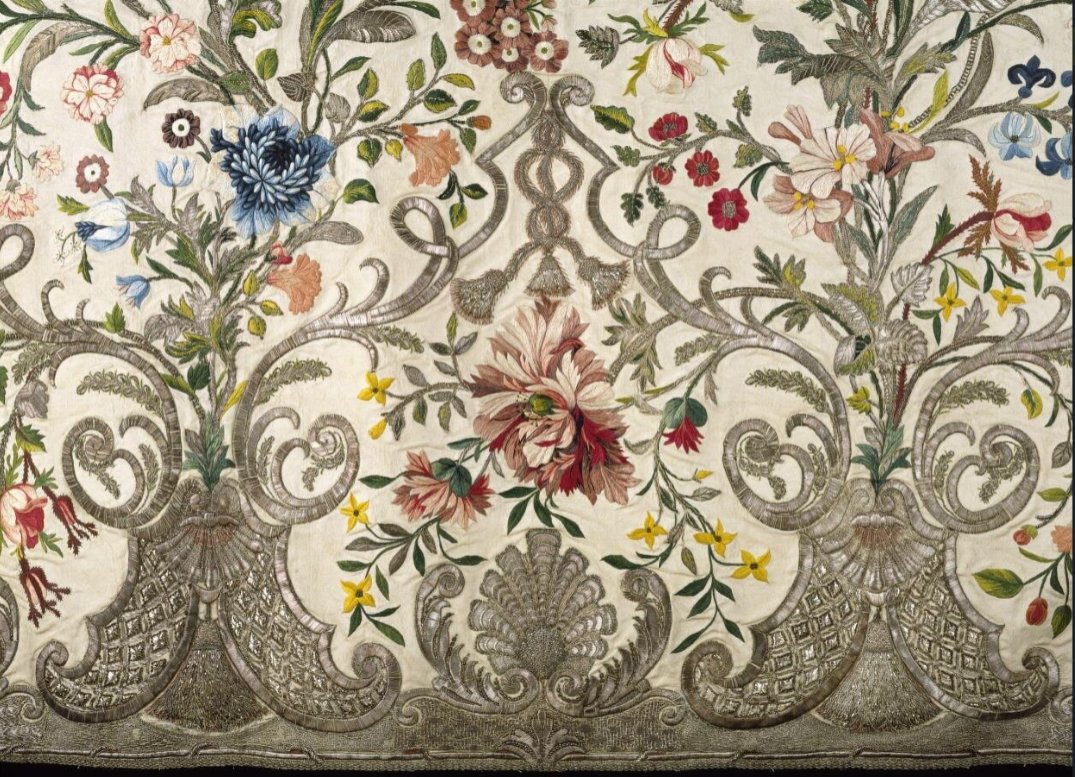 plummie9's tweet photo. England

Court dress, 1740-45

Based on the 17th c. mantua.
White ribbed silk embroidered wiht silk and metal threads to shape with flowers in long and short stitches and French knots.
Seven panels of ivory-ribbed silk make up the petticoat. 180cm wide

@V_and_A 
#FashionHistory https://t.co/MCPzopu136