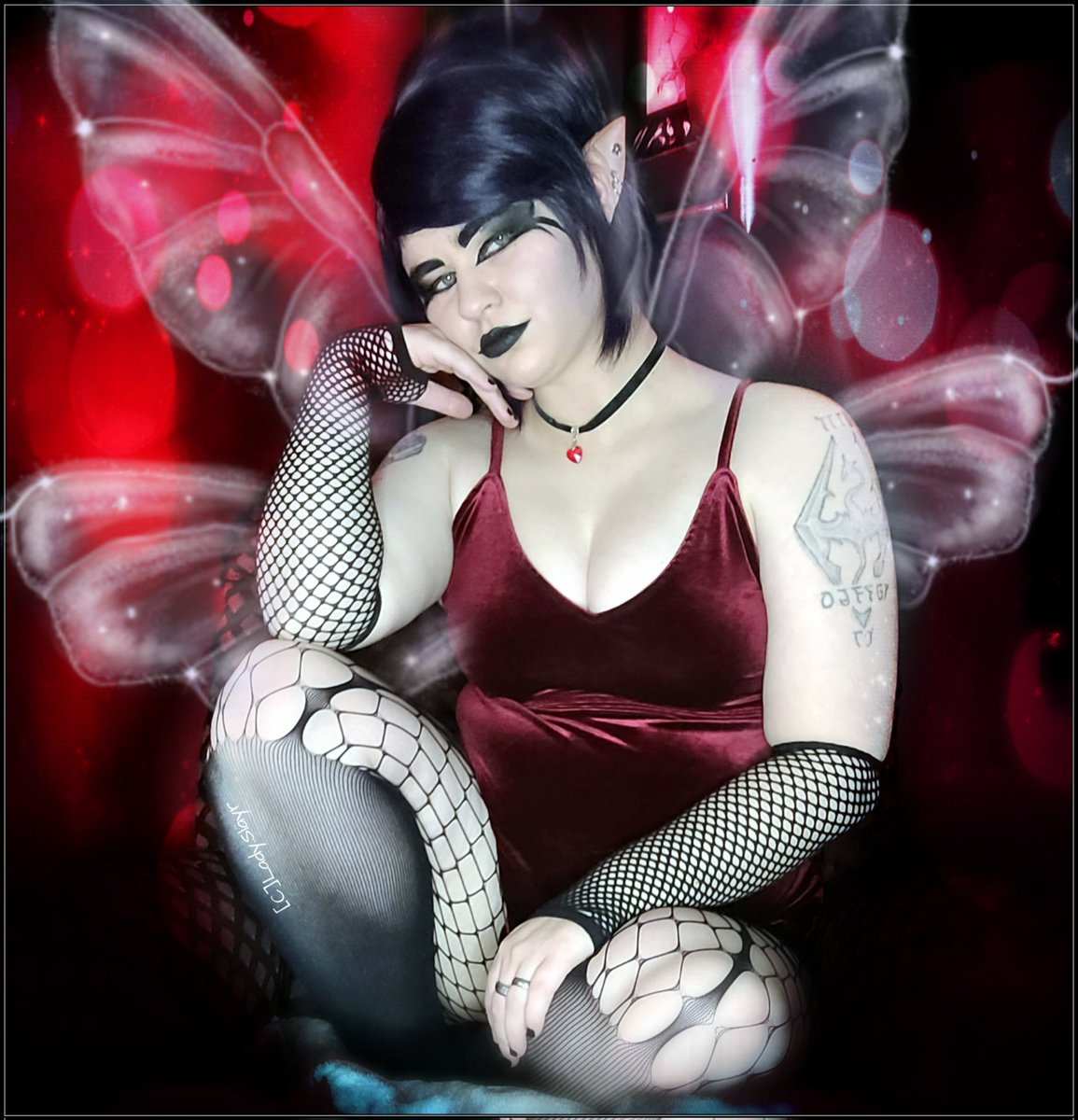 SmolFyreDemon's tweet photo. Goth Tink π₯π€
Inspired by the sketched done by @RumblyF π
I have SO MUCH more on the πΆ page! Be sure to check it out!
#gothtinkerbell #cosplay #ambersheathens #cosplay #cosplayer #pngruber https://t.co/MMTjS4QrBl