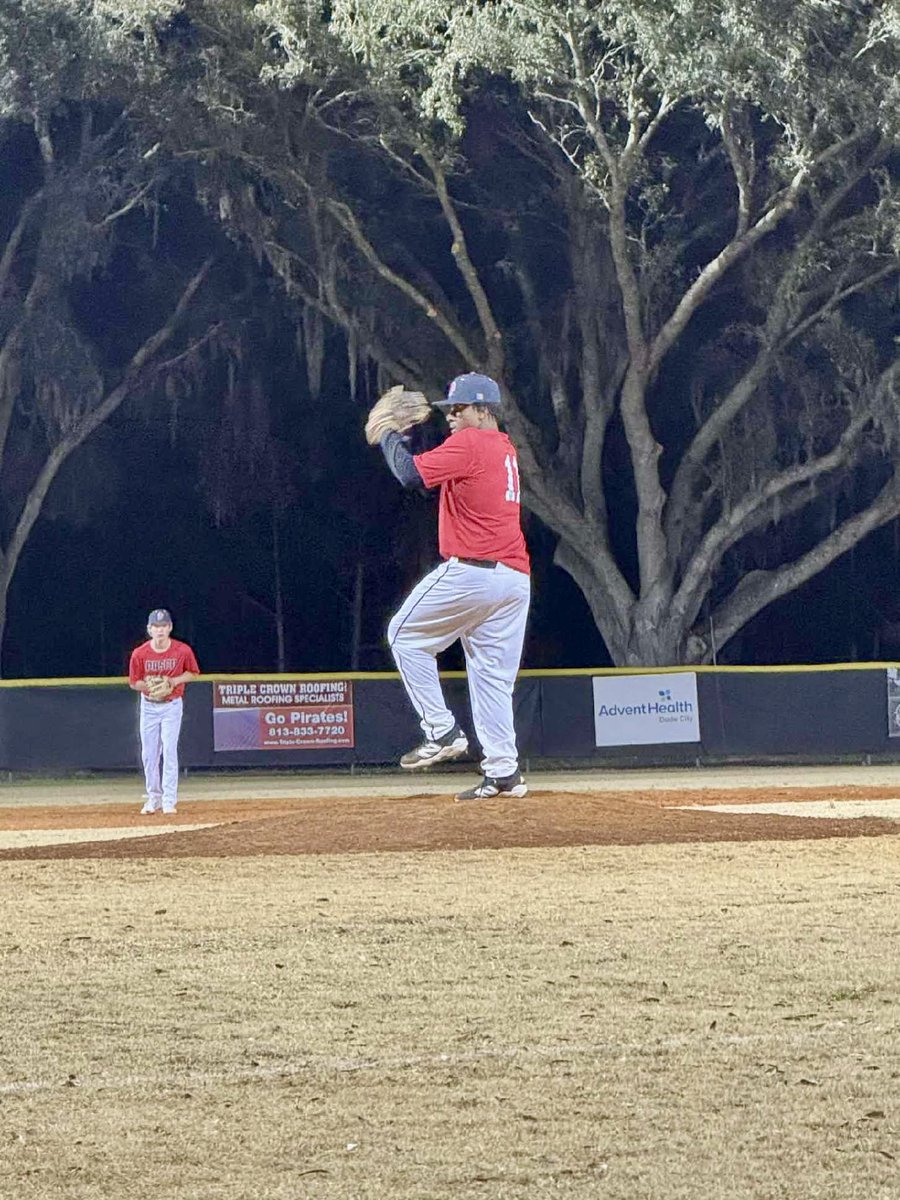 ThatKidTony11's tweet photo. On the mound tonight
#PirateBaseball 🏴‍☠️ @PHS_Principal https://t.co/AyJYl4H63U