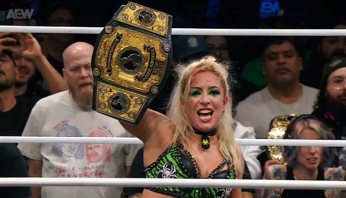 Ladies and gentlemen, your NEW All Elite Wrestling Women's World Champion... THEKLA. 🔥
