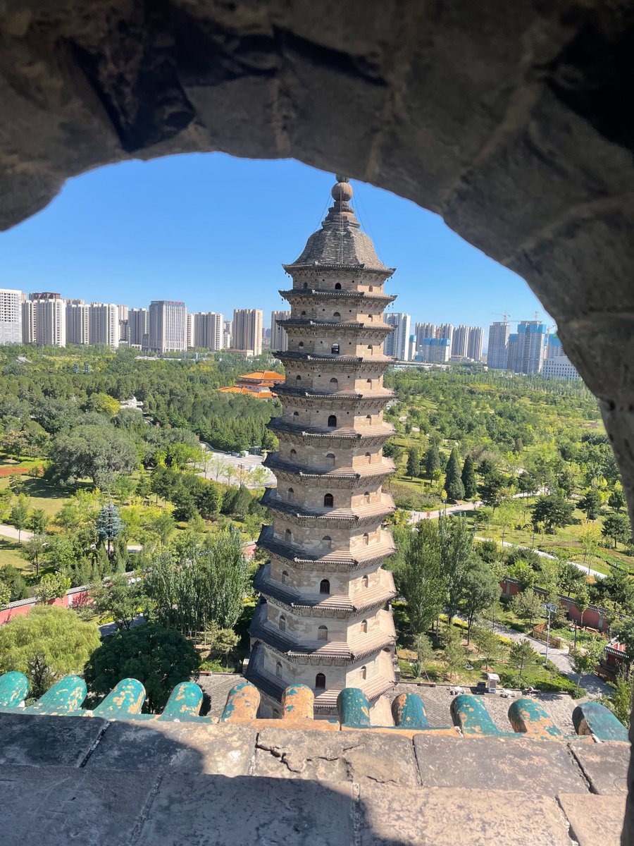 Bitlfy's tweet image. Inside a pagoda at Shuangta Temple in Taiyuan, looking out at the other tower.