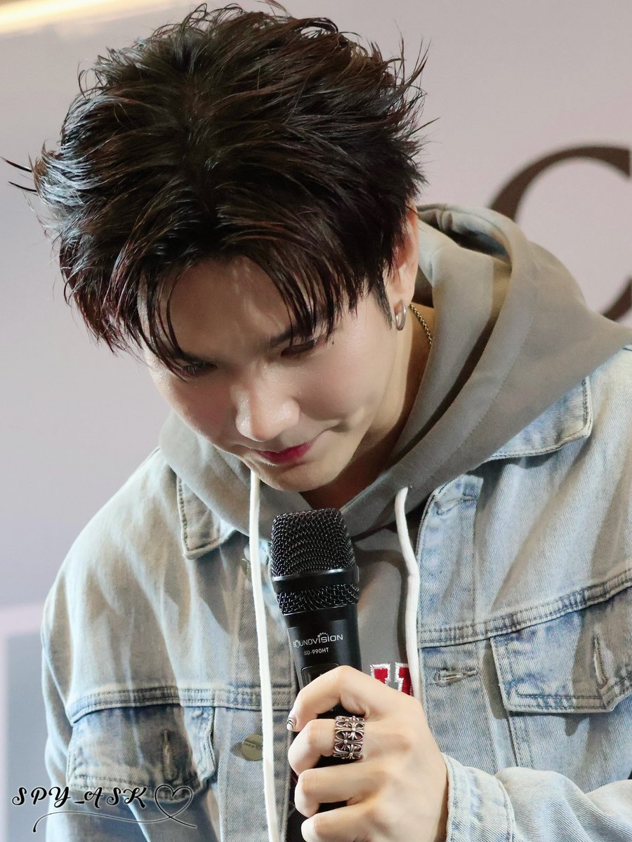 สุดหล่ออะ มีแฟนแล้วไป่ มีคนรู้ใจแล้วรึยัง