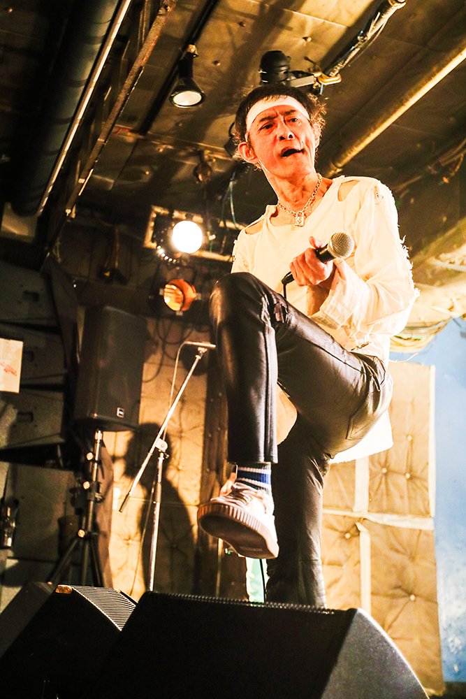 4.17(金)福岡graf
"ラフィン春ワチュ・ワンマン" 
開場/開演 19:00/19:30 
4500円
ﾁｹｯﾄ→letsrock.shop/items/697eb7ad…
Pic @lowellyoji   #LNSelf