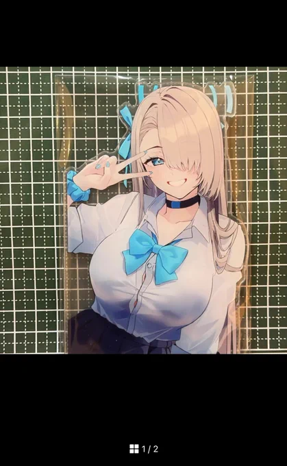 メルカリで出てきたのだけど これってなぜ売られてるんだ....? 自分の絵を使われててこの絵でアクスタとか作ったことないのだけど....