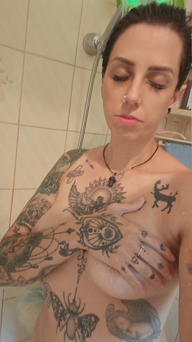 Missdirtyhippy's tweet photo. Shower time bliss https://t.co/5DakqdO76I