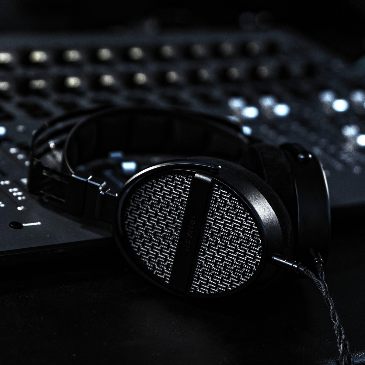 Linsoul_Audio's tweet photo. #THIEAUDIO Cypher is coming to #Kickstarter in March!
Early backers get special early-bird pricing with a $1 VIP Reservation Card — link in bio!

#THIEAUDIOCypher #Linsoul #headphones #audiophile #hifi #ComingSoon #Discounts https://t.co/As6dBwPClS