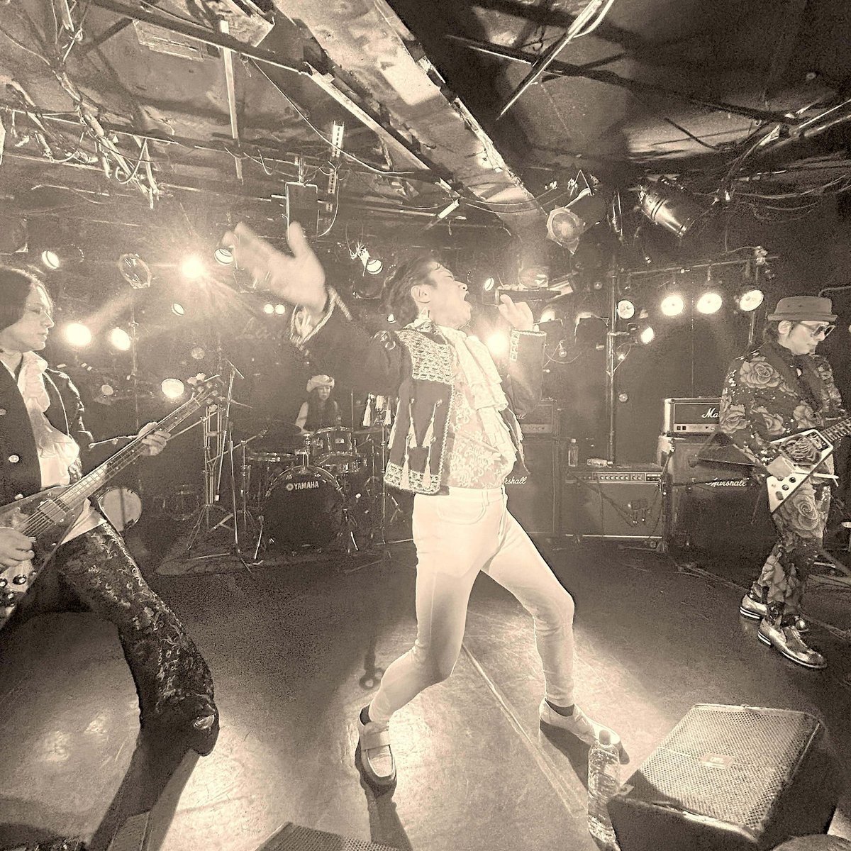 starmulberry's tweet photo. 建国記念の日。マルベリーズ逢瀬@渋谷Lamama、
多数御来場ありがとうございました。
ドラマー負傷の中、雨が上がったのはとても幸運でした。
3/29 市ヶ谷フィオリーレ（★ソロ）
4/29 渋谷Lamama
またお逢いできますよう。★ https://t.co/HFMIJn2Fuz