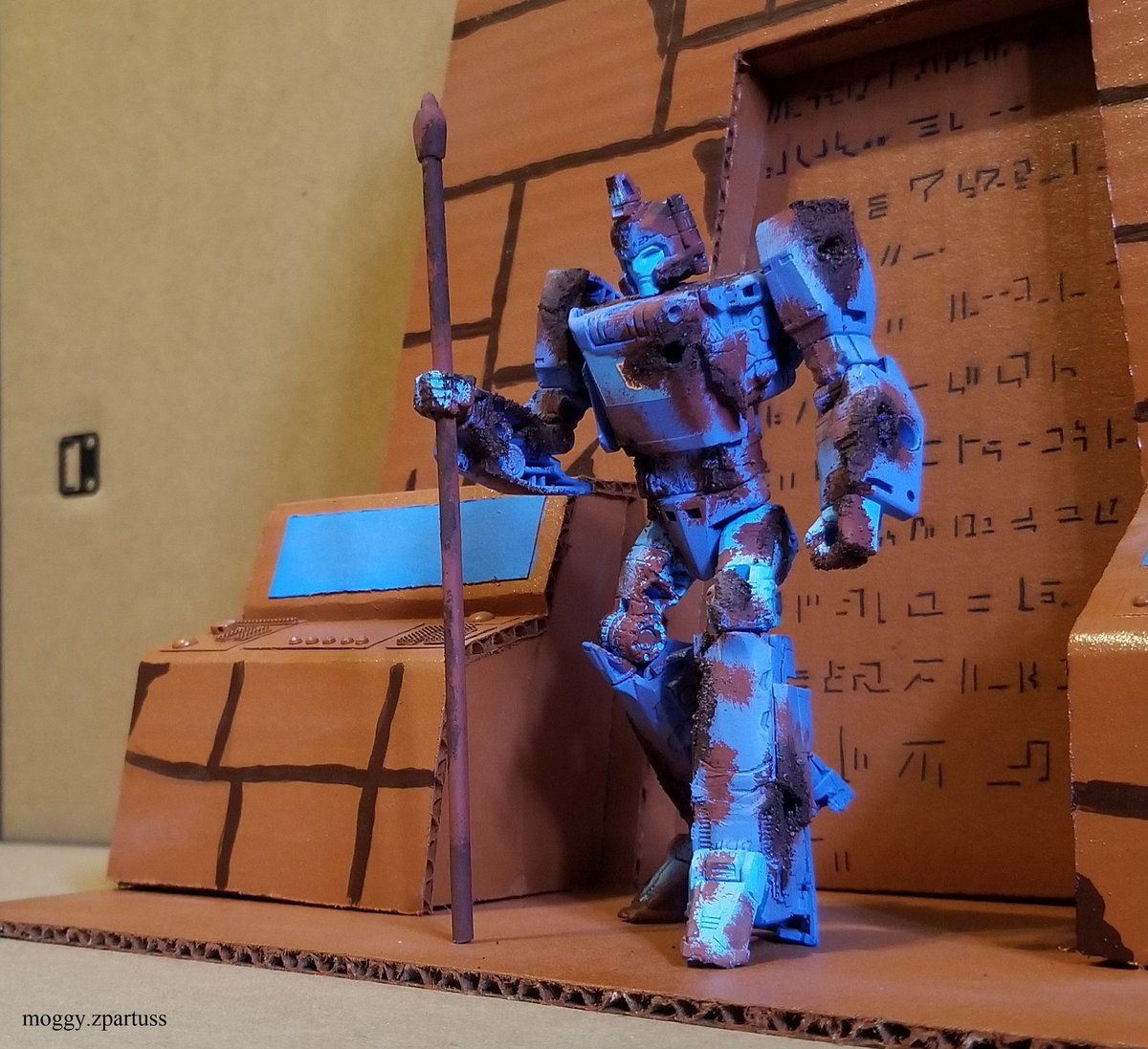 MoggyZpartuss's tweet photo. If Cybertron be your home, far away never roam. Hear my message, listen and fear. Danger comes, the end is near! Just like us, you soon will rust. All shall be turned to dust. #hologram #cosmicrust #transformers #G1 https://t.co/8srXx2FpuE