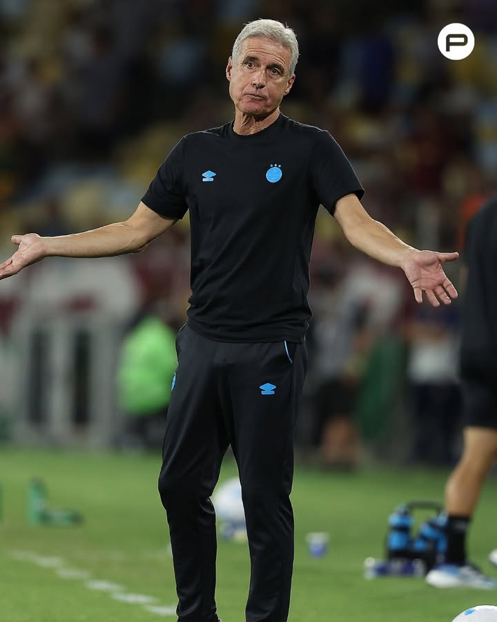 Negócio é o seguinte: eu tô 100% fechado com a PERMANÊNCIA do técnico Luís Castro.

Vai dar certo? Impossível saber, mas eu sei que não vai ser em fevereiro que vamos descobrir. Independente do técnico.

SIM, merece críticas.
SIM, merece ser cobrado.
NÃO, não merece ser demitido.