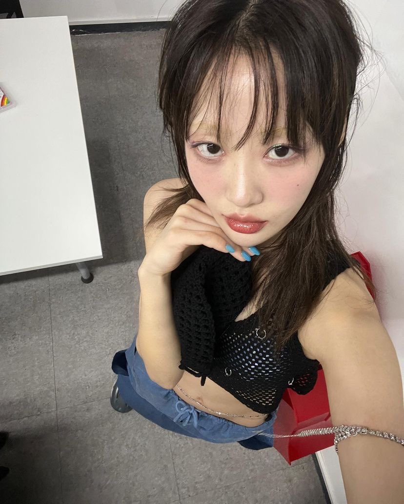 i miss yves’ bleached eyebrows sooo bad