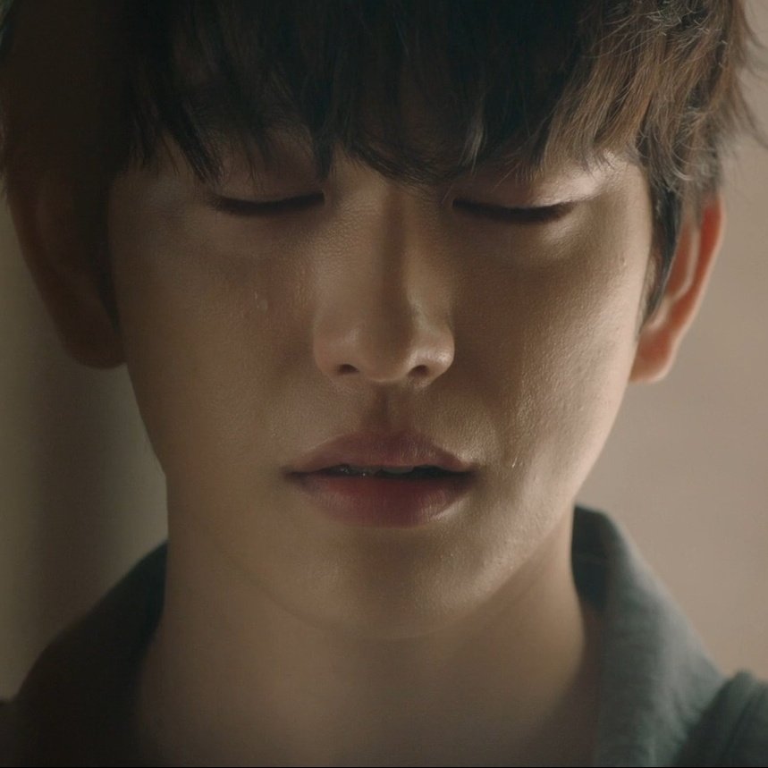 그리고, 이번 샤이닝에서 진영이와 가장 어울리는 잘생김을 보여주지 않을까 싶다
서정적 분위기에 스며든 '안꾸잘생'이랄까