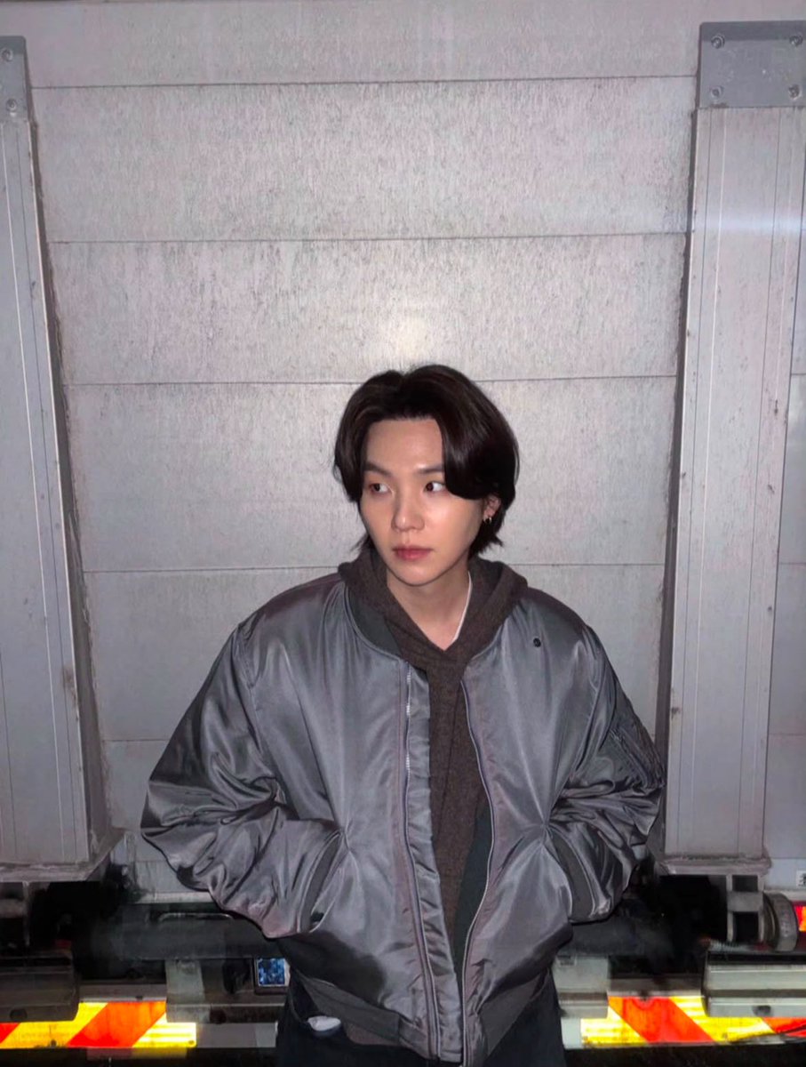 ห๊าาาาา SUGA of BTS ในอัลบั้ม IU 

บ้าเอ่ยยยตื่นเต้นแล้ว นี่ขนาดข่าวลือนะ 
หรือว่าที่พี่ลงรูป IG 👀 อาจจะ…. 
เพราะนี่มองว่า โดยส่วนตัวพี่ยุนกิ จะไม่สปอยงานวงอะ เลยมีสิทธิ์เป็นไปได้มากๆ ว่าจะเป็นงานส่วนตัว