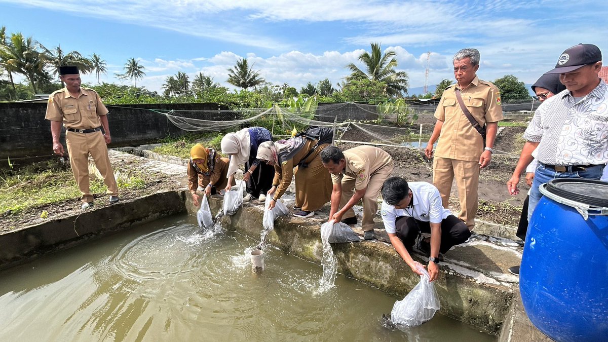 PENDAMPING DESA membersamai Desa menggerakkan BUMDES untuk Ketahanan Pangan menguatkan   perekonomian masyarakat Desa.  

<a href="/YandriSusanto/">Yandri Susanto</a>
<a href="/KemensetnegRI/">Sekretariat Negara</a> 
<a href="/bpsdmkemendesa/">Bpsdm Kemendesa</a>

 #TPPKemendesaPDT 
#BPSDMKemendesaPDT
#BUMDESKetahananPangan