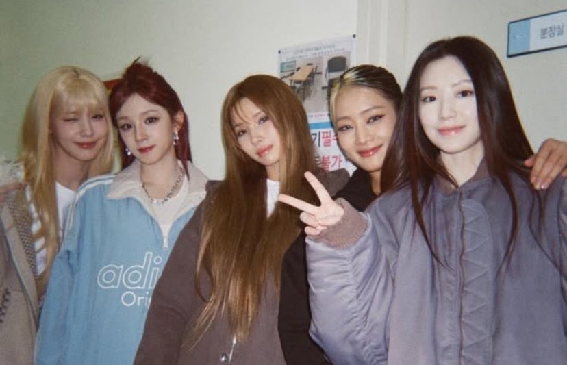 syidlez's tweet image. aquelas amigas que ja sao parte da minha vida e eu nao me vejo sem elas